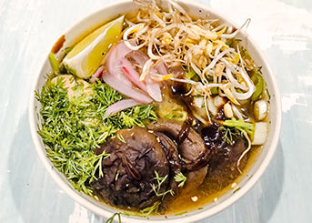 Sopa Pho de Pollo y Shiitakes por Camila