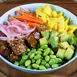 Poke Vegetariano con tofu marinado y cebolla encurtida