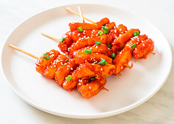 Pinchos de Topokki en salsa gochujang